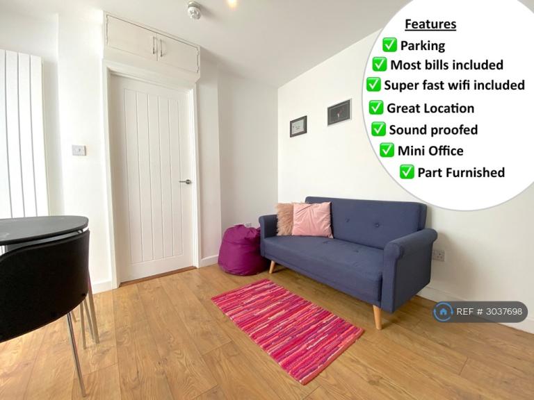 1 bedroom flat in Bay View Terrace, Newquay, TR7 (1 bed) (#3037698)