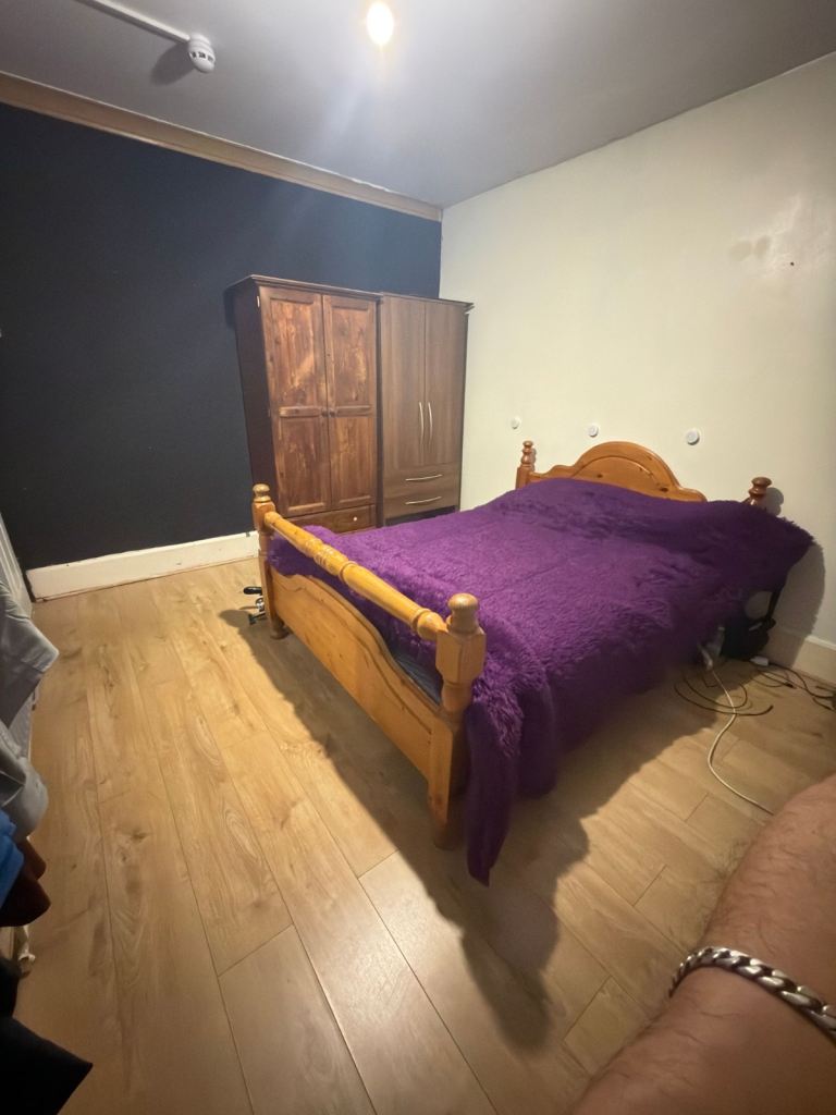 Double room including bills for single occupancy Postcode HA8 6DH