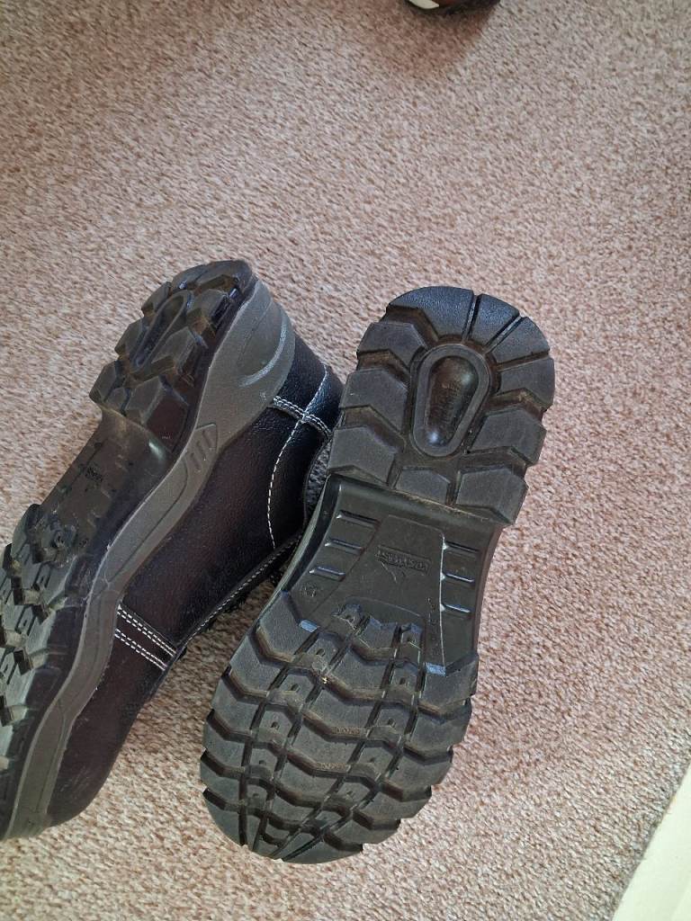 Black Safety Boots – Size 8, Good Condition