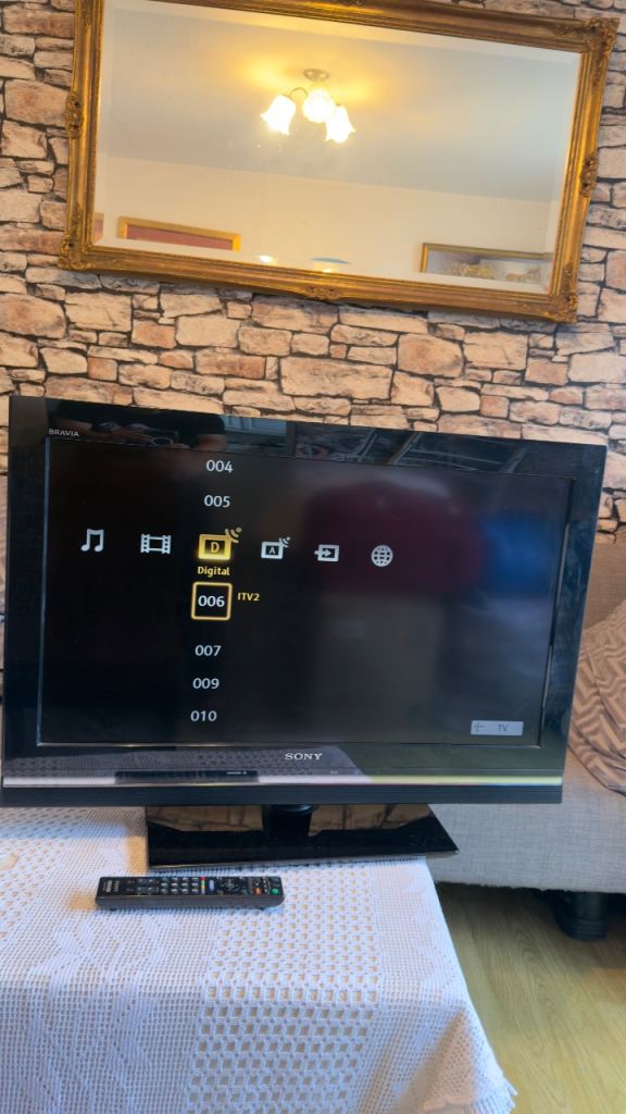 Sony KDL-32W5500 32-inch LCD Colour TV with Remote