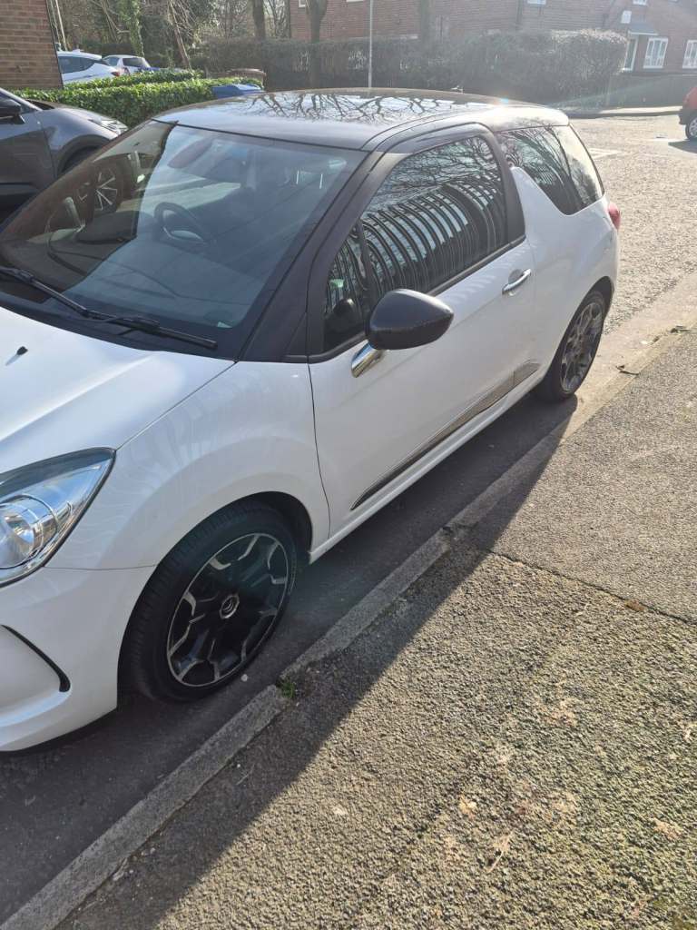 Citroen, DS3, Hatchback, 2013, Manual, 1598 (cc), 3 doors