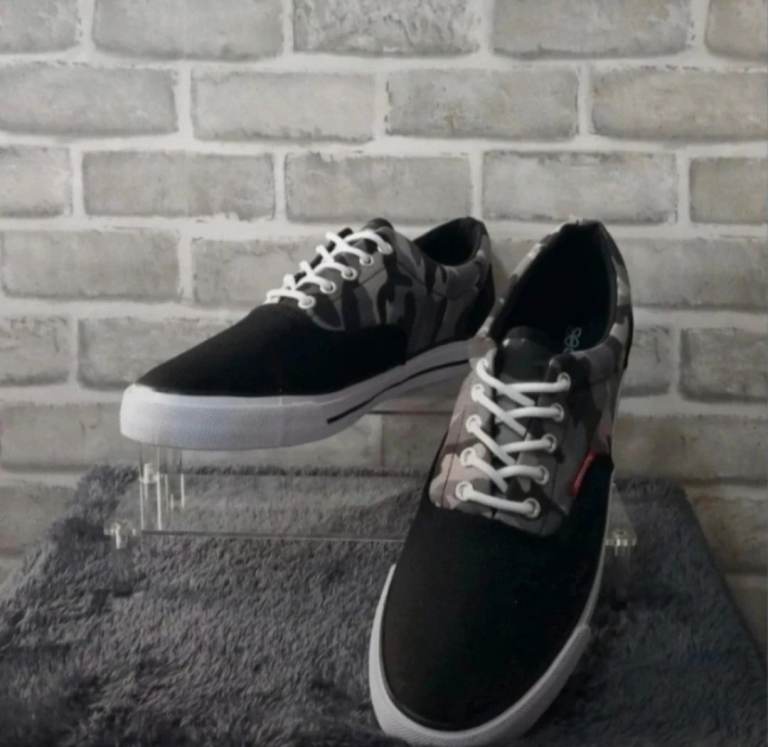 Mens crosshatch Skywalk trainers size 10