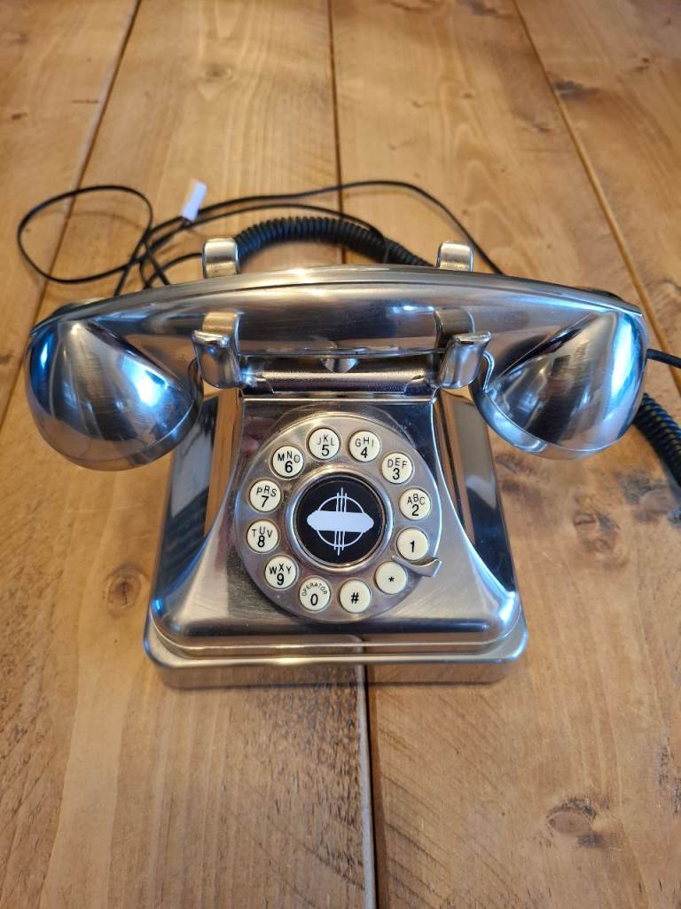 Retro telephone 