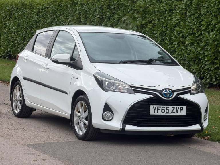 2015 Toyota Yaris 1.5 VVT-h Sport E-CVT Euro 6 5dr HATCHBACK Petrol/Electric Hybrid Automatic
