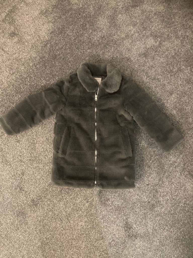 Girls grey fur coat age 4-5 years (Excellent condition)