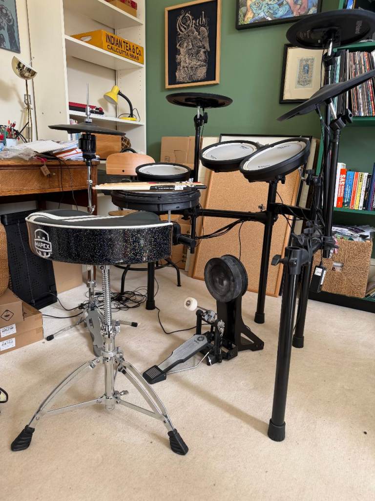 Roland TD-17KVX - full electronic drum kit incl. pedals, hi-hat stand, travel case, and throne.