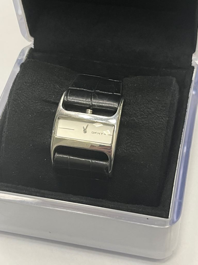 Ladies DKNY quartz watch new battery fitted 