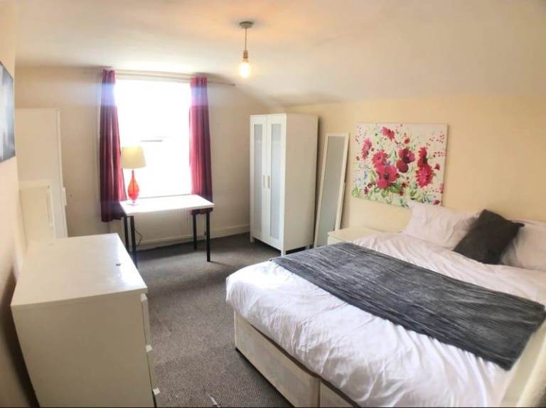 💥 Shared Room | Dhomë Available 💜