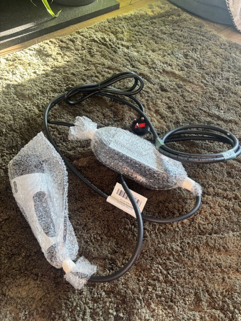 Brand new 3 pin electric car charger 