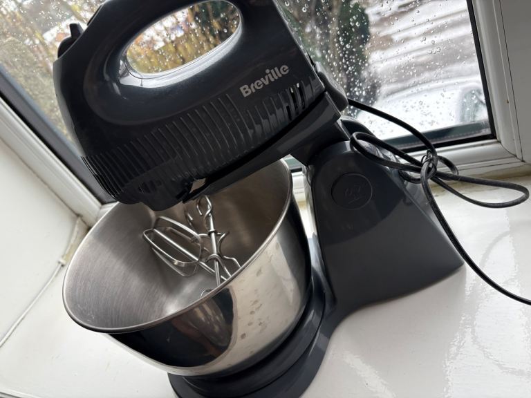Breville Stand and Hand Mixer with Bowl – Good Condition