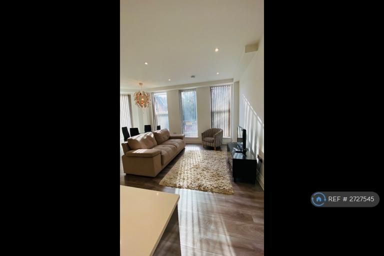 2 bedroom flat in Kingsbridge House, Pinner, HA5 (2 bed) (#2727545)