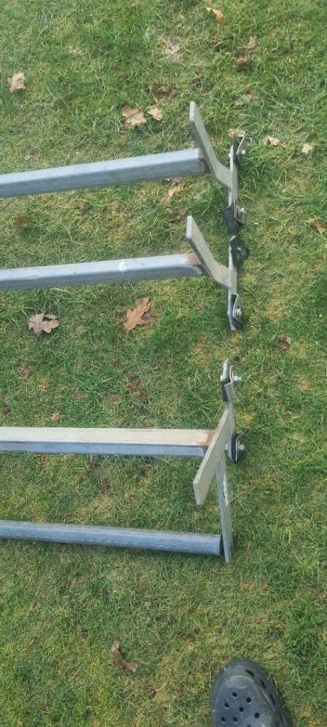 Van roof bars