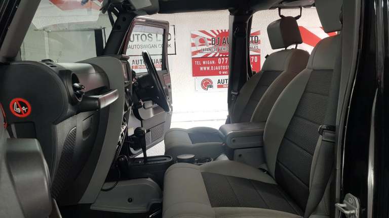 Jeep Wrangler jk 3.8 V6 petrol auto black fresh japanese import - top class 