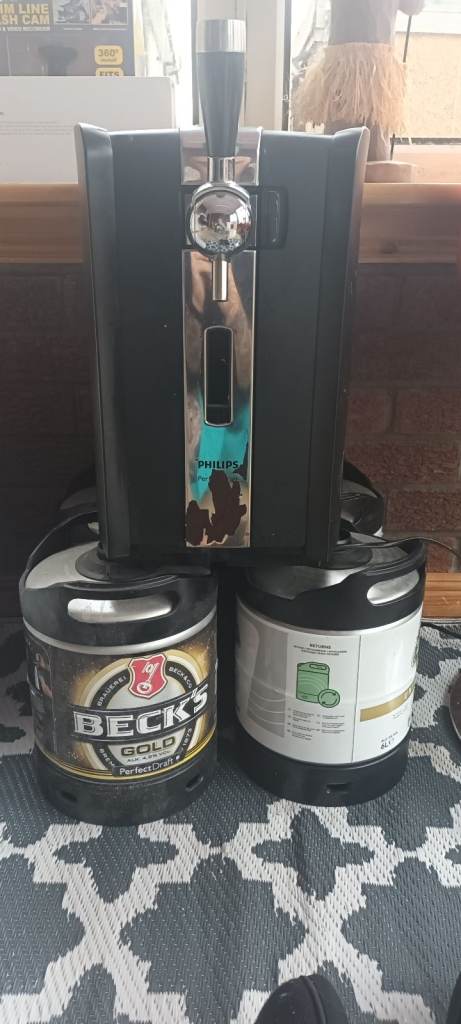 Phillips Percect draft machine + 4 kegs