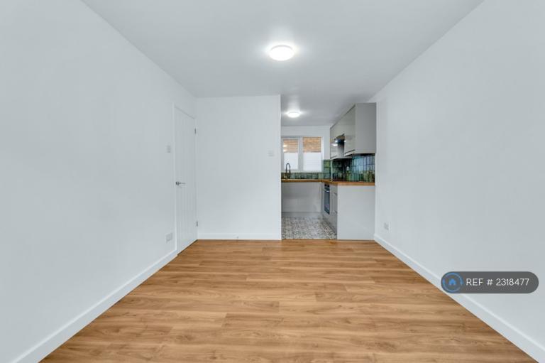 1 bedroom flat in Cook Square, Erith, DA8 (1 bed) (#2318477)