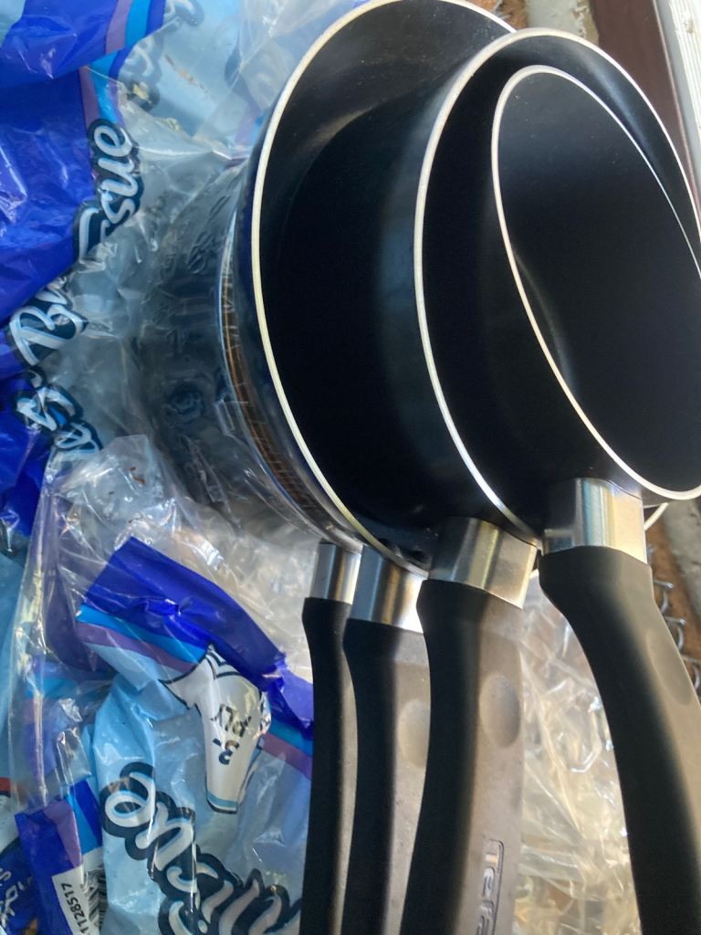 Pots n pan black brand new 