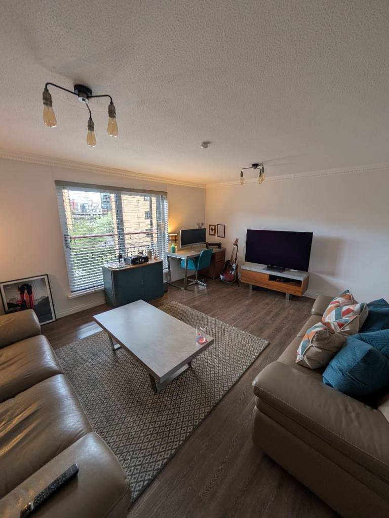 Room to Rent in Modern City Centre Flat - Bills Included 