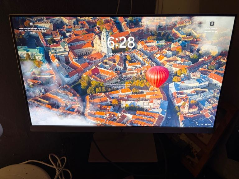 HP EliteDisplay 23" Monitor E233 Full HD 1920p IPS LED HDMI Display Port VGA 2x USB ports 