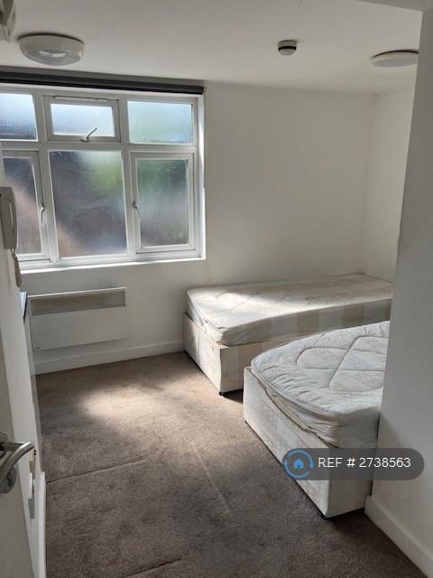 Studio flat in Hendon Way, London, NW2 (#2738563)