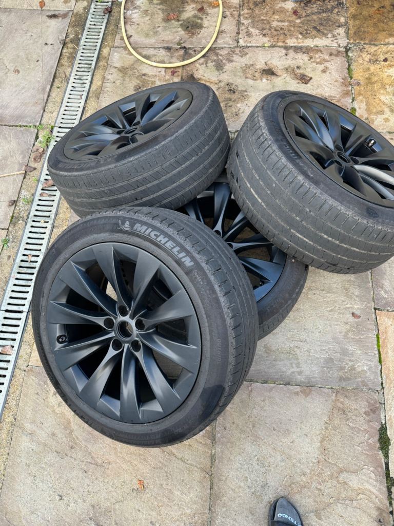 Tesla 20” satin black wheels with good tires