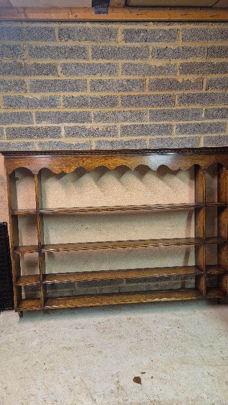 Wall mounted plate stand
