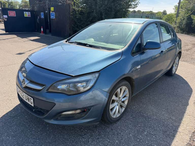 2012 VAUXHALL ASTRA J BREAKING SPARES PARTS 