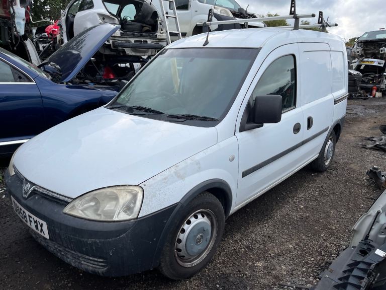 Vauxhall combo van 1.3 cdti 2008 white BREAKING FOR PARTS 