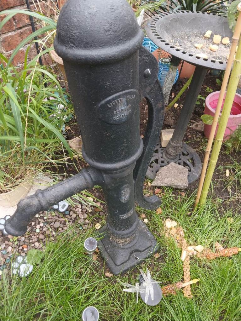 Hard Plastic Water Pump for Garden Feature