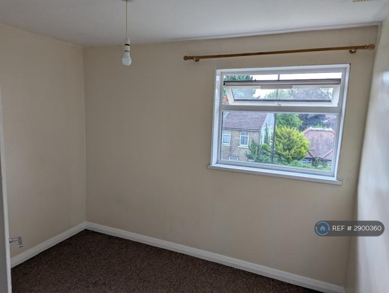2 bedroom flat in Jersey Road, Hounslow, TW3 (2 bed) (#2900360)