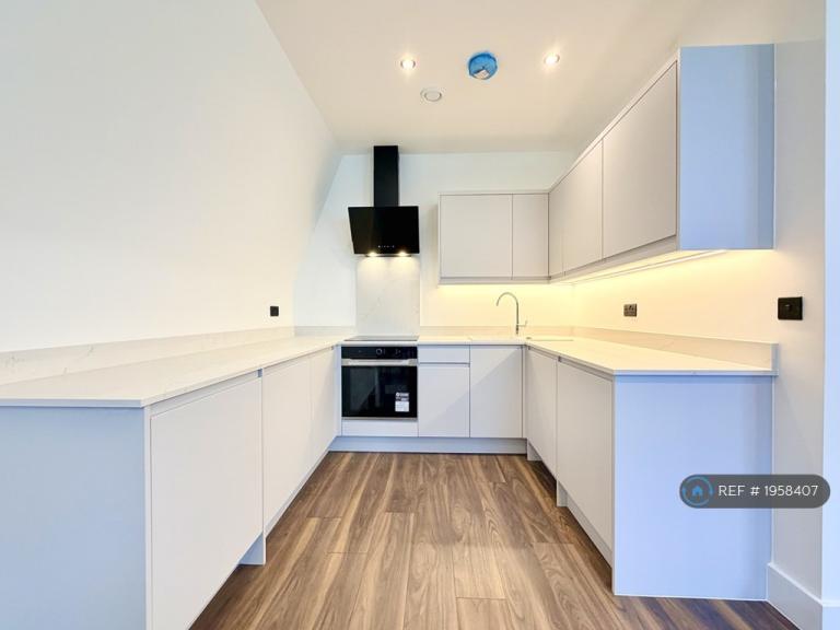 2 bedroom flat in Harrow Road, London, W10 (2 bed) (#1958407)