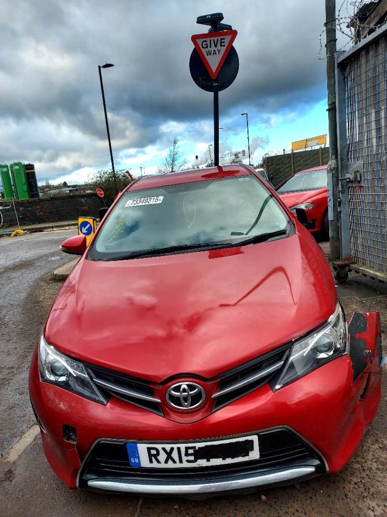 Toyota auris 2015 for breaking 