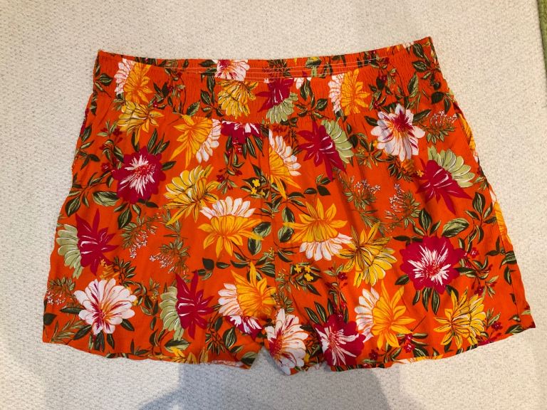 Yours Clothing - Summer Shorts Bright Orange - size 32 -NEW with tags 