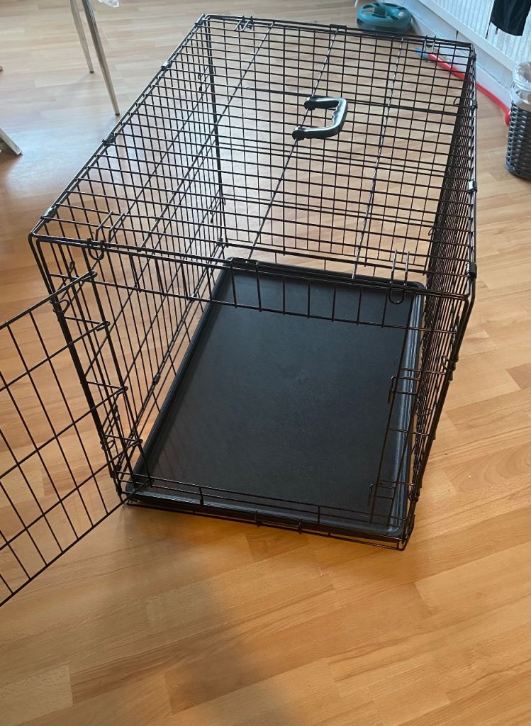 Medium dog crate and cover 