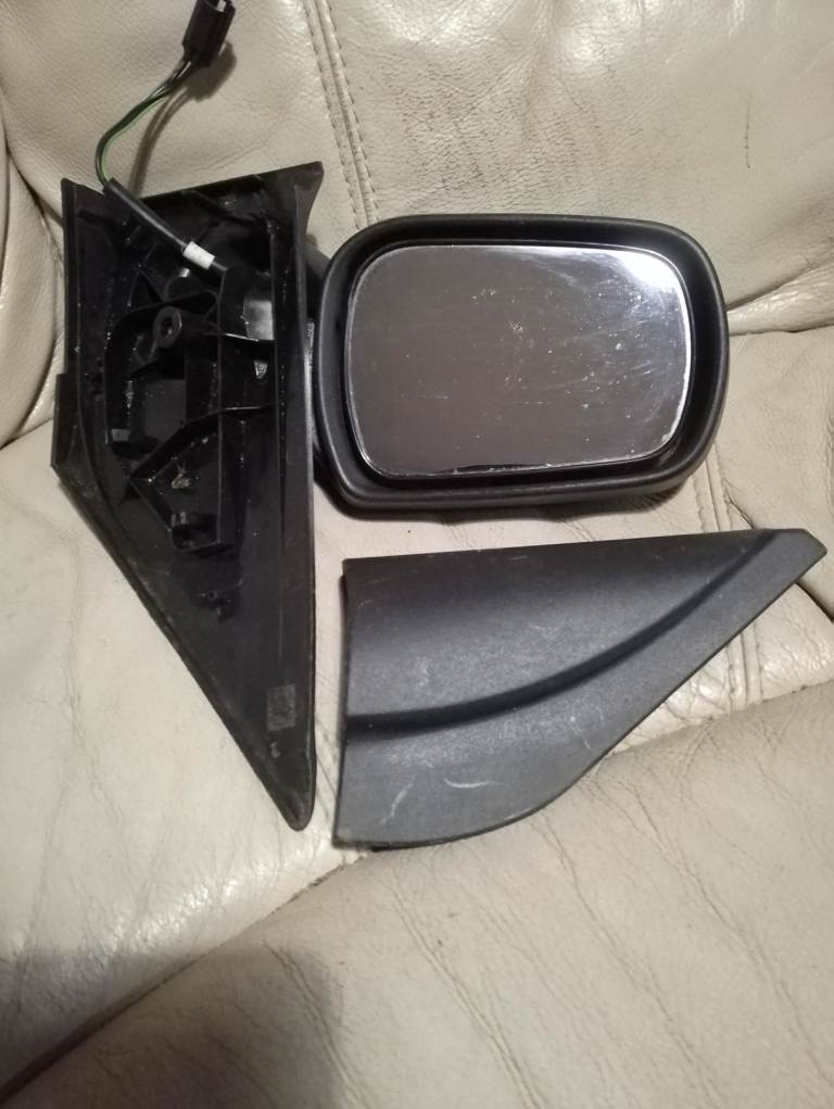 Car door mirror 