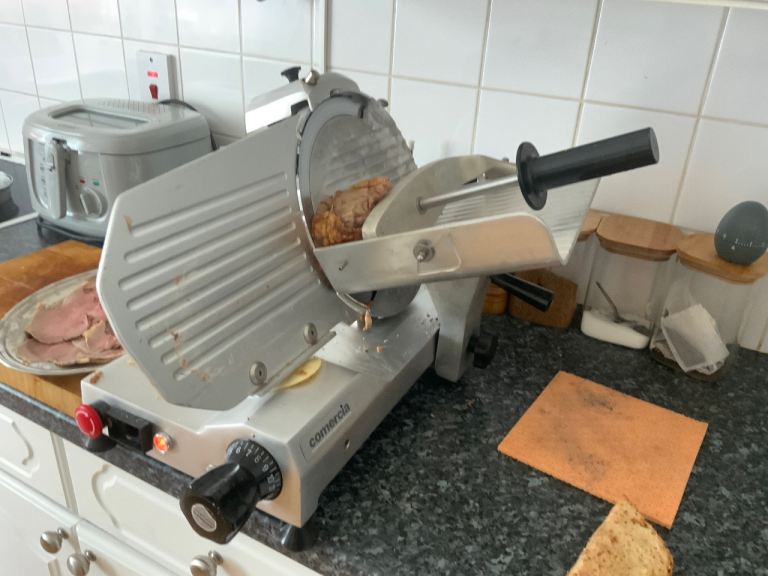 Commercial meat slicer