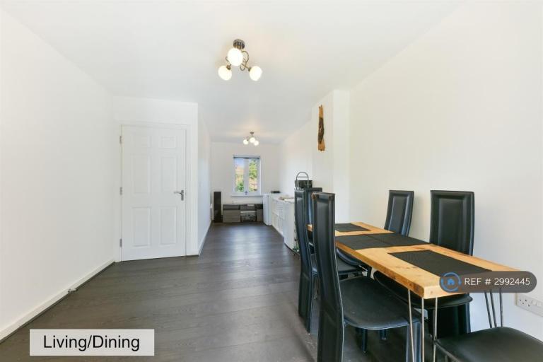 4 bedroom house in Alpine Close, Epsom, KT19 (4 bed) (#2992445)