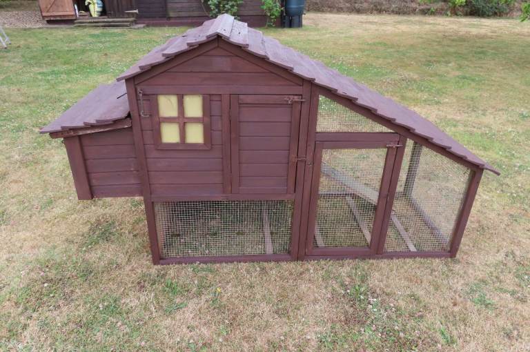 PENDING  COLLECTION - Chicken Coop - 2/3 Birds - NR12 Tunstead area