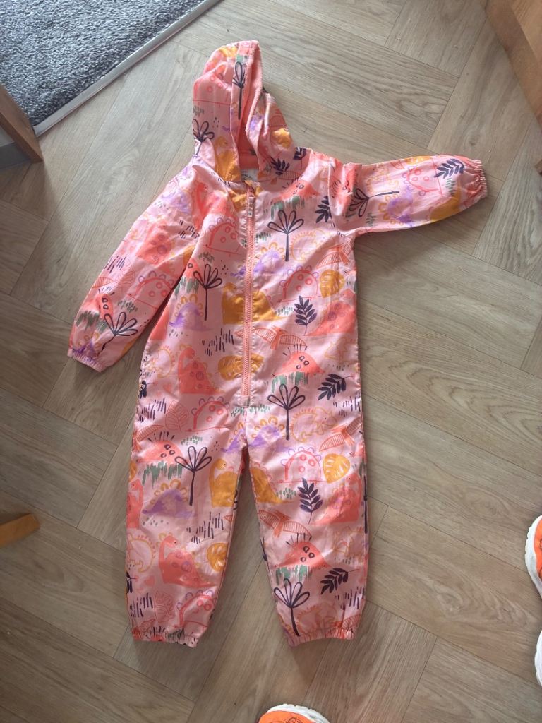 Age 3-4years rain puddlesuit pretty design good condition 