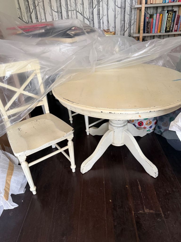 The White Company Solid Wood Shabby Chic table and 4 chairs 