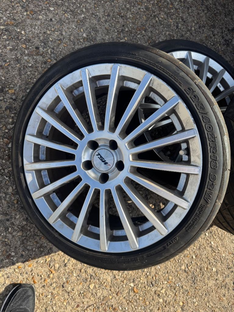 TSW 18” silver alloy wheels and tyres 