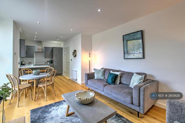 2 bedroom flat in Wilbraham Road, Manchester, M21 (2 bed) (#2659128)