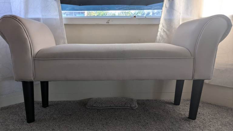 Comfy Bedroom/Lounge Bench – Cool White