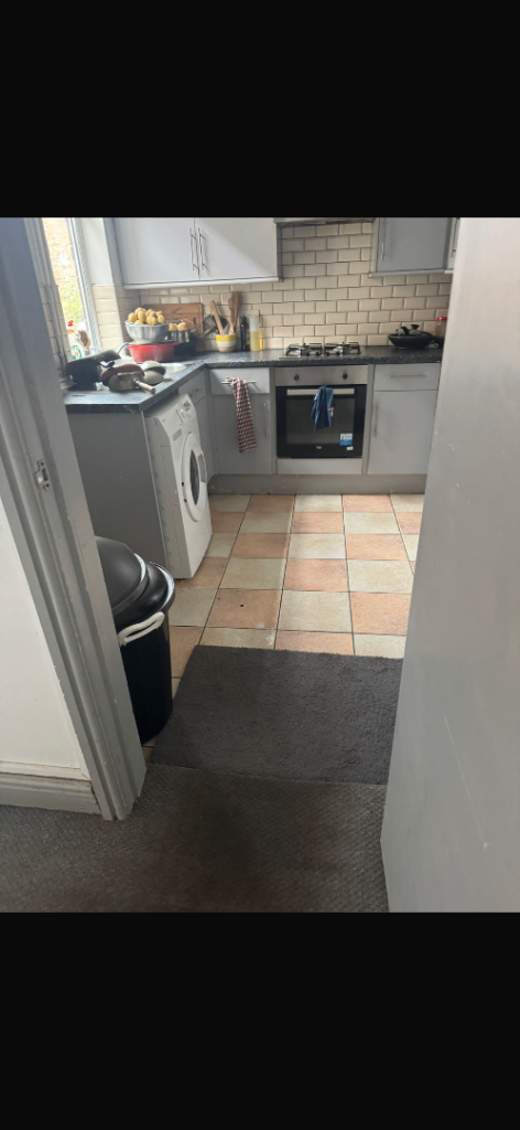 All bills included .. 1 double bedroom available fully furnished 