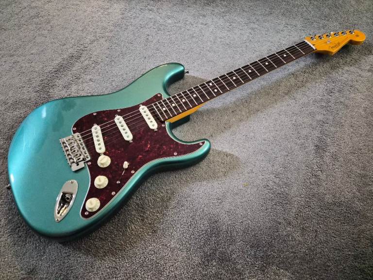 Fender American Professional Classic Stratocaster in Faded Sherwood Green Metallic