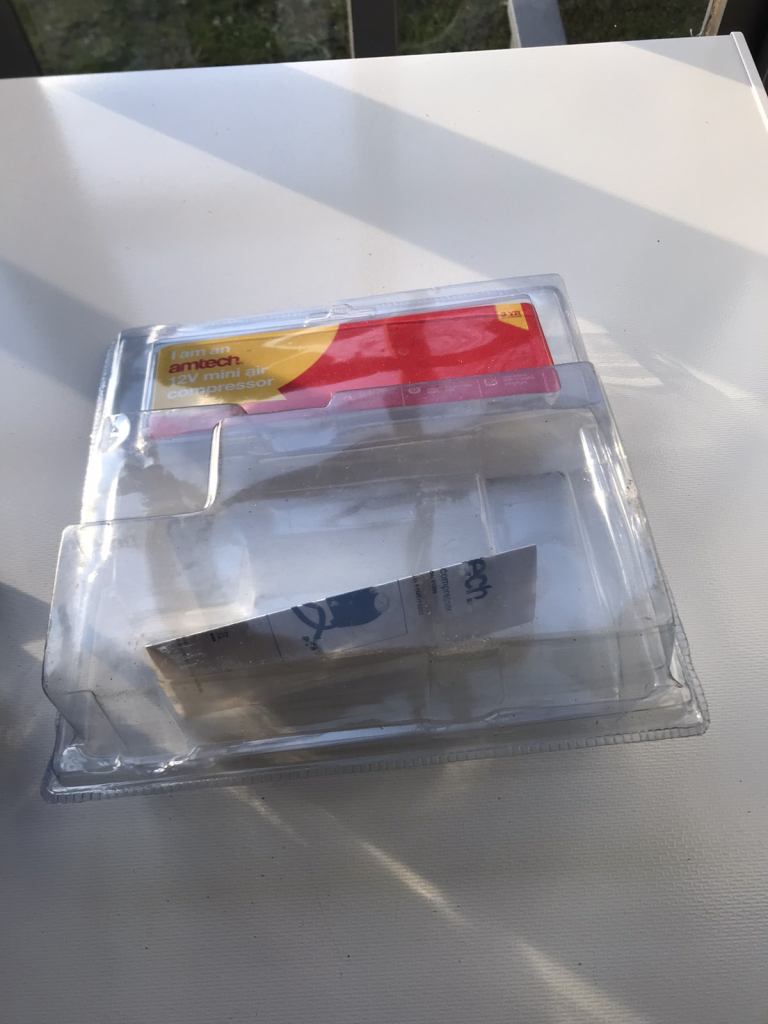 Tyre compressor brand new never used 