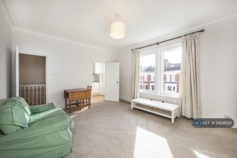 1 bedroom flat in Poplar Grove, London, W6 (1 bed) (#2924634)