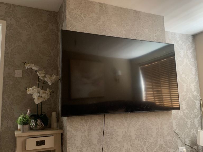 Large Flat Screen TV – Good Condition, Wall Mounted