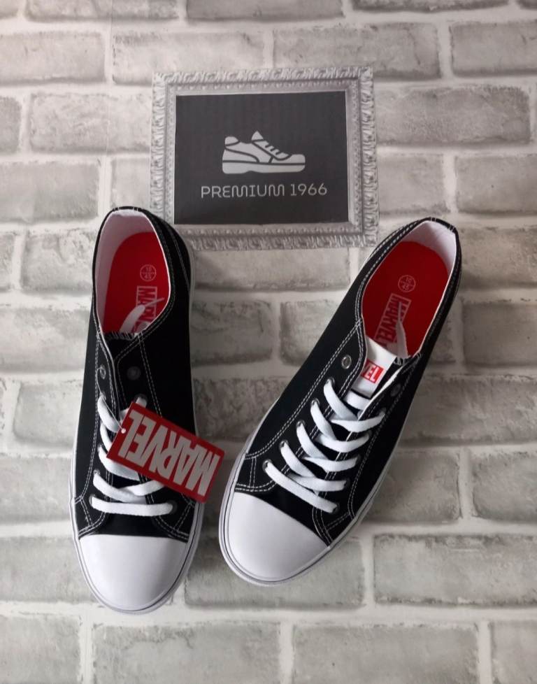 Men's Marvel trainers