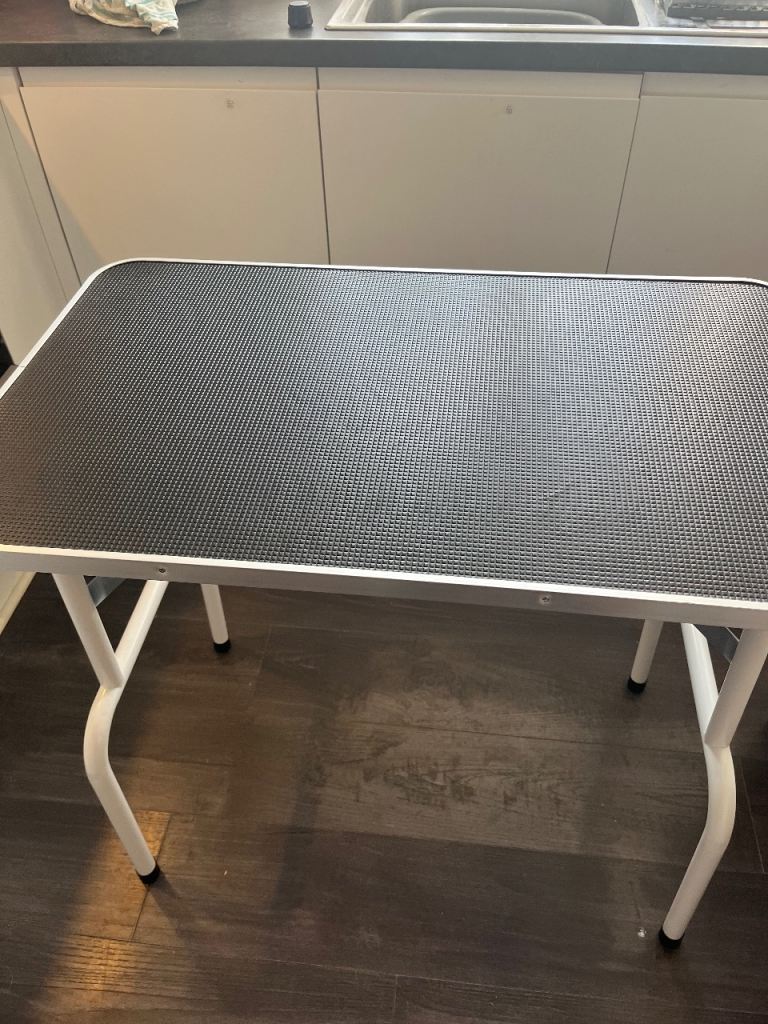 Portable dog grooming table