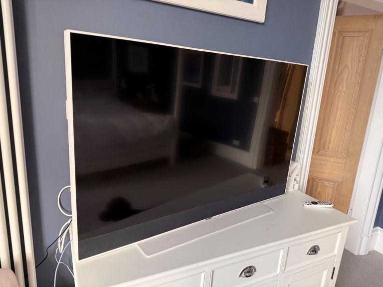 Sky Glass White Medium 55” Medium Gen 1